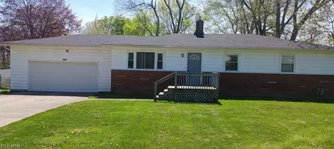 1682 Raber Rd, Uniontown, OH 44685