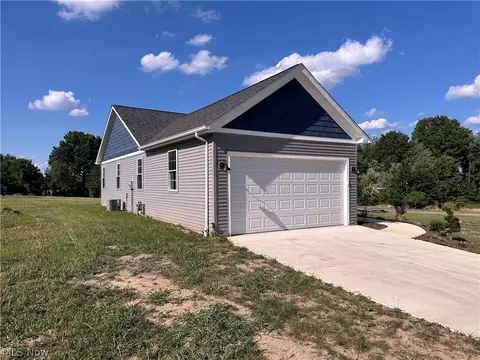 12 Gustav Cir, Struthers, OH 44471 photo 3