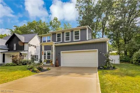 8319 Falls Glen Ln, Olmsted Falls, OH 44138