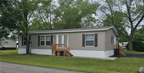 144 Brook Dr, OH 44403