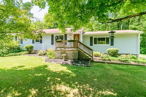 10850 Heath Rd, Kirtland, OH 44094