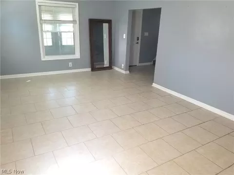514 E 32nd St, Lorain, OH 44055 photo 2