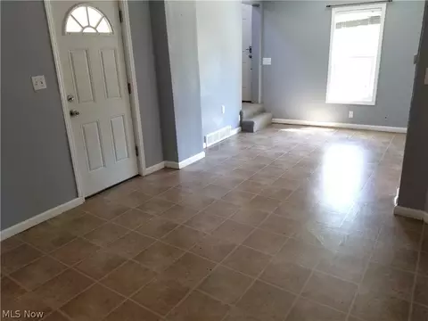 514 E 32nd St, Lorain, OH 44055 photo 9