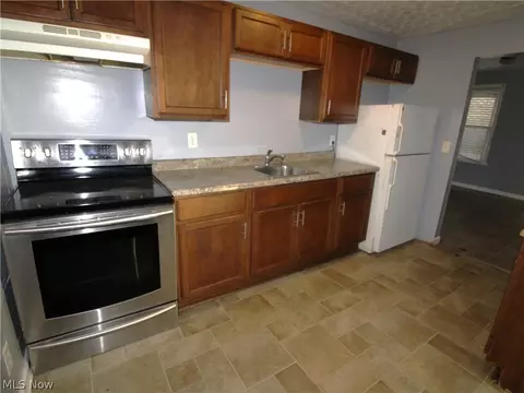514 E 32nd St, Lorain, OH 44055 photo 7