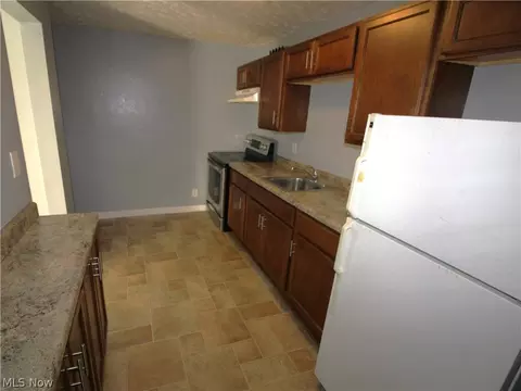 514 E 32nd St, Lorain, OH 44055 photo 6