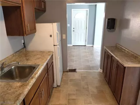 514 E 32nd St, Lorain, OH 44055 photo 5