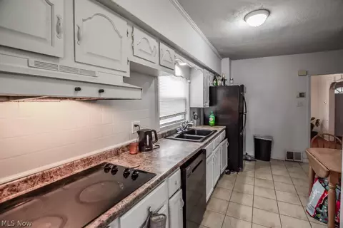 462 Ardella Ave, Akron, OH 44306 photo 8