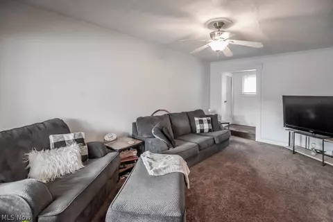462 Ardella Ave, Akron, OH 44306 photo 2