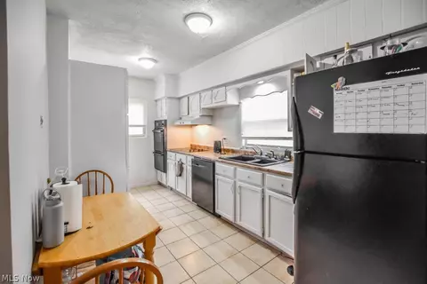 462 Ardella Ave, Akron, OH 44306 photo 6