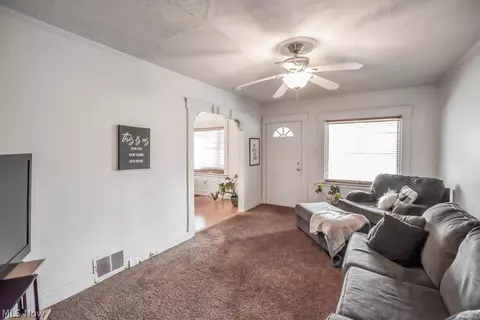 462 Ardella Ave, Akron, OH 44306 photo 3