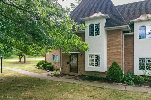 8228 Deepwood Blvd #2, Mentor, OH 44060