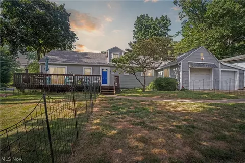 3193 N Turkeyfoot Rd, Akron, OH 44319