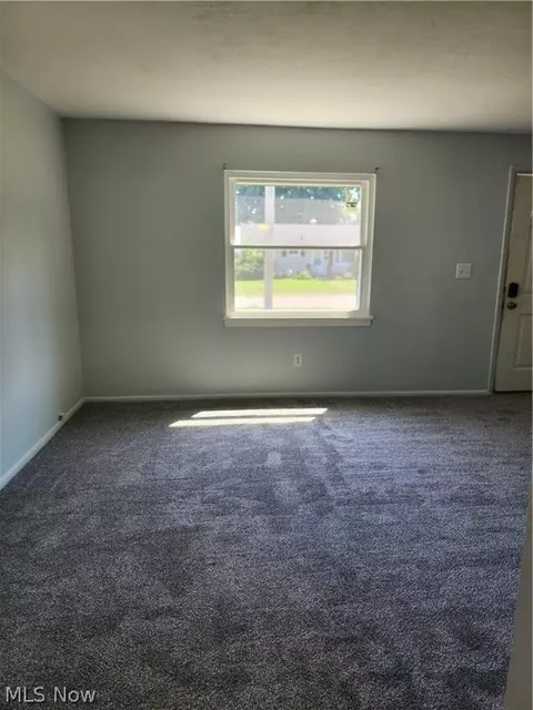 Living - 138 Seneca Ave, Elyria, OH 44035 photo 3 of 5
