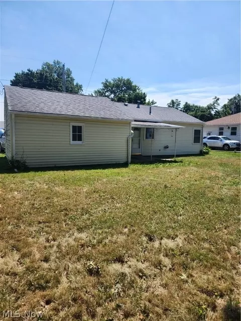 Exterior - 138 Seneca Ave, Elyria, OH 44035 photo 2 of 4