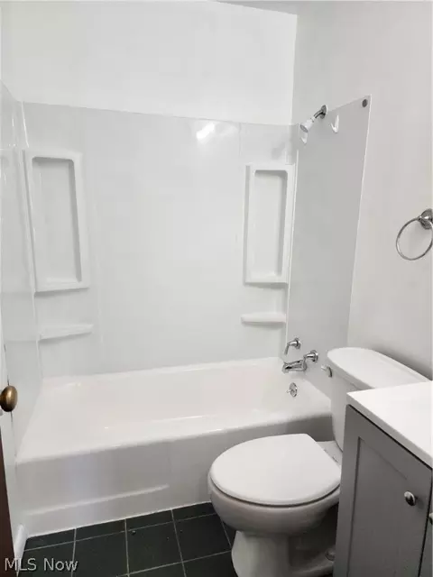 Bath - 138 Seneca Ave, Elyria, OH 44035 photo 2 of 2