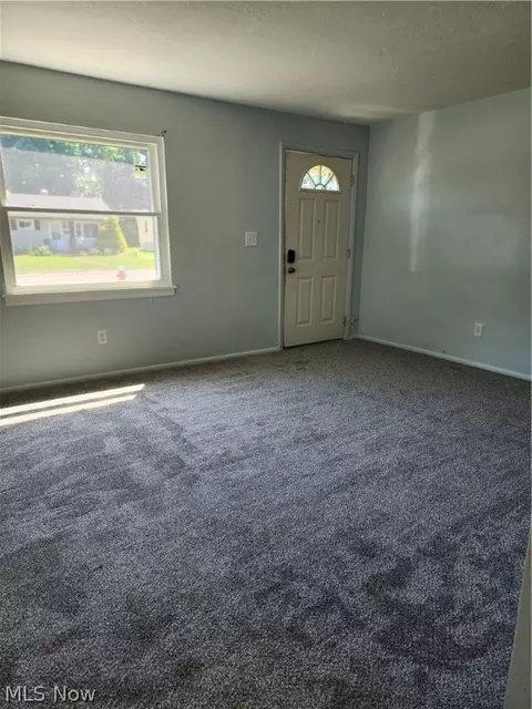 Living - 138 Seneca Ave, Elyria, OH 44035 photo 2 of 5