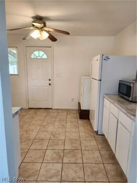 Entry Way - 138 Seneca Ave, Elyria, OH 44035 photo 1 of 3