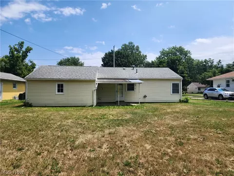 Exterior - 138 Seneca Ave, Elyria, OH 44035 photo 1 of 4