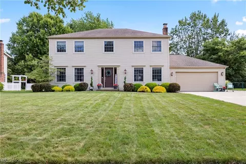 31195 Roberta Dr, Bay Village, OH 44140