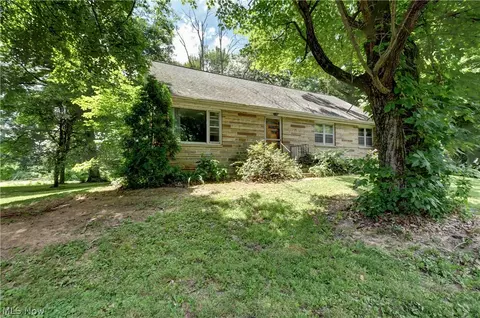 8021 Fredericksburg Rd, Fredericksburg, OH 44627