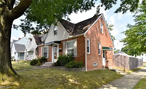 12927 Grannis Rd, Garfield Heights, OH 44125