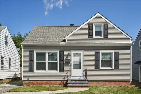 15517 Maplewood Ave, Maple Heights, OH 44137