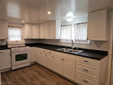2365 Eschtruth St, Elyria, OH 44035 photo 3