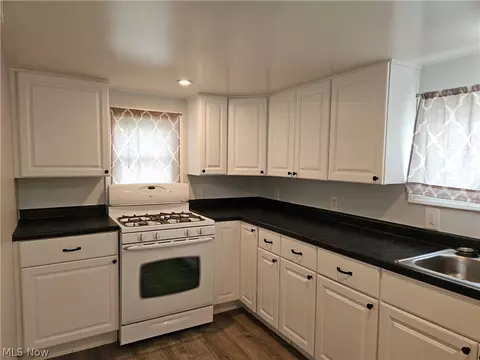 2365 Eschtruth St, Elyria, OH 44035 photo 4