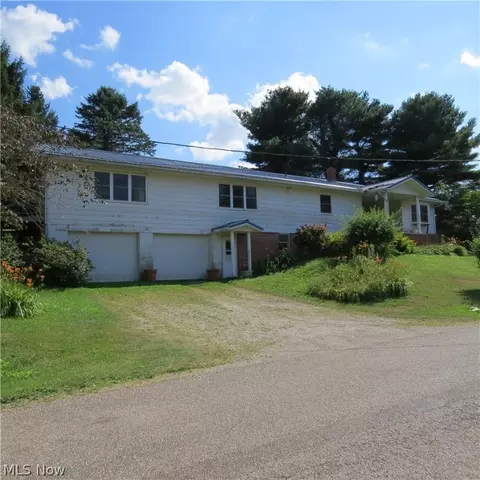 8248 April Rd NE, Salineville, OH 43945