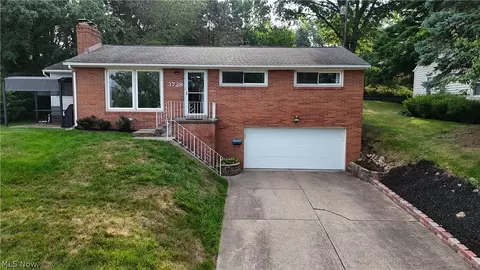 3728 Edgehill Cir NW, Canton, OH 44709