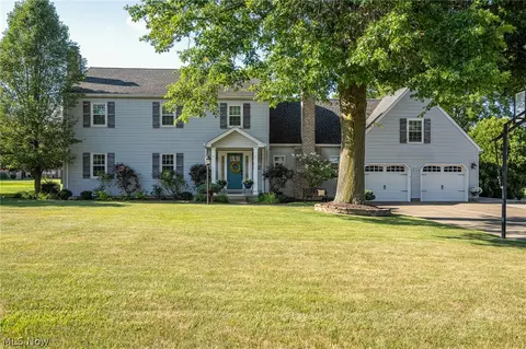 567 Greenmont Dr, Canfield, OH 44406