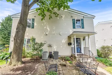 40 Bunker Hill Ln, Elyria, OH 44035