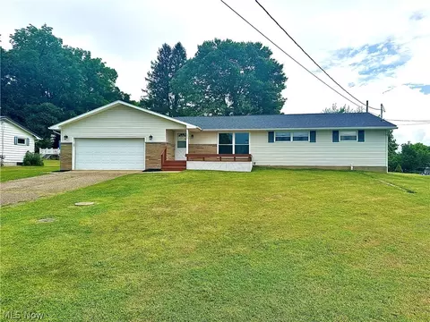 1293 Ellen Dr, South Zanesville, OH 43701