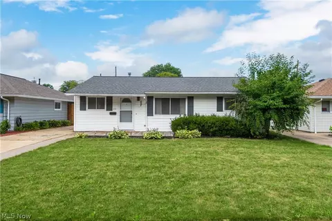 298 Erieview Blvd, Sheffield Lake, OH 44054