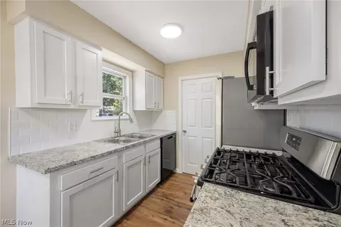 Kitchen - 500 Willow Park Rd, Elyria, OH 44035 photo 1 of 3