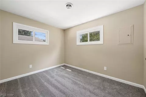 Bedroom - 500 Willow Park Rd, Elyria, OH 44035 photo 8 of 11