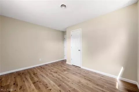 Bedroom - 500 Willow Park Rd, Elyria, OH 44035 photo 2 of 11