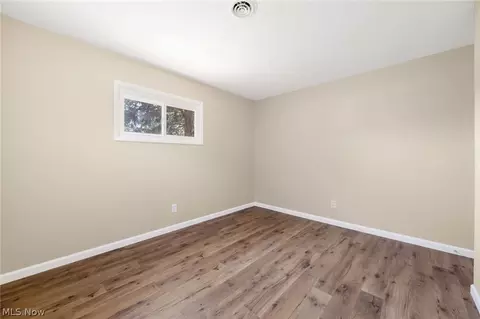 Bedroom - 500 Willow Park Rd, Elyria, OH 44035 photo 3 of 11