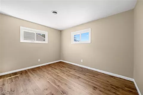 Bedroom - 500 Willow Park Rd, Elyria, OH 44035 photo 1 of 11