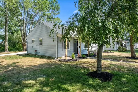 Exterior - 500 Willow Park Rd, Elyria, OH 44035 photo 4 of 4