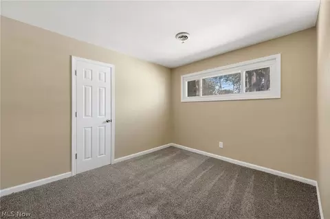 Bedroom - 500 Willow Park Rd, Elyria, OH 44035 photo 4 of 11