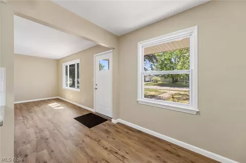 Living - 500 Willow Park Rd, Elyria, OH 44035 photo 5 of 5