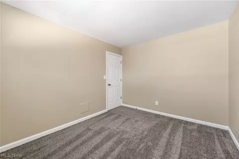 Bedroom - 500 Willow Park Rd, Elyria, OH 44035 photo 6 of 11