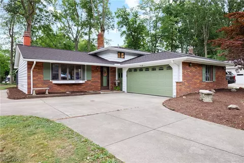 24334 Carla Ln, North Olmsted, OH 44070