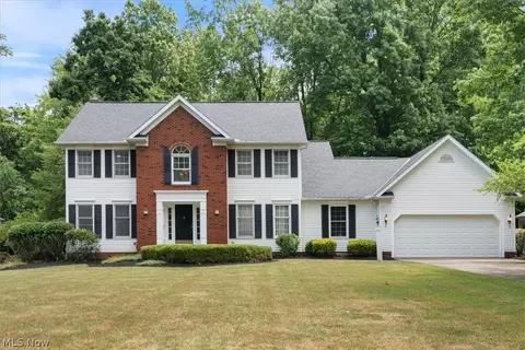 2973 Gatsby Ln, Willoughby Hills, OH 44092