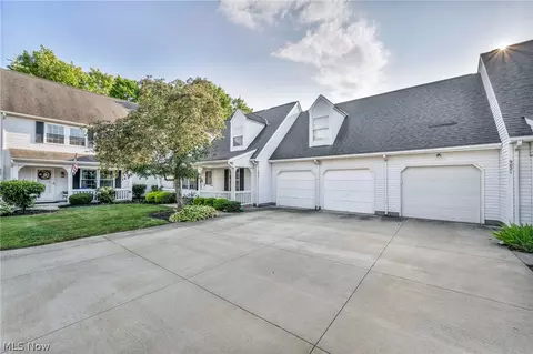 9820 Stratton Ct, Mentor, OH 44060 photo 4