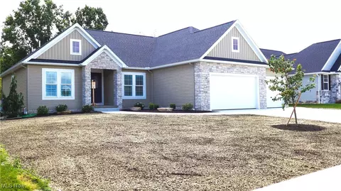 920 Honeysuckle Cir NE, North Canton, OH 44720