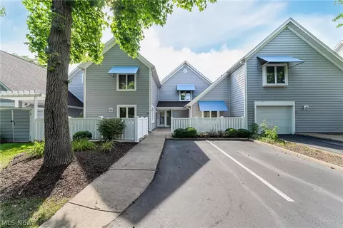 387 Portside Dr, Sandusky, OH 44870