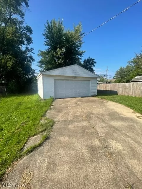 1663 E 33rd St, Lorain, OH 44055 photo 2