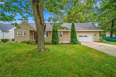 217 Linden Dr, Painesville, OH 44077